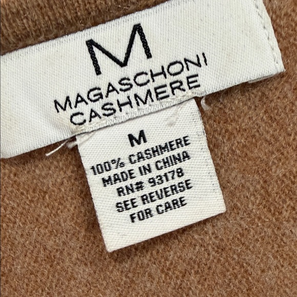 HP🌈 100% Cashmere*Magashoni * Tan V-Neck Women's Sweater * Size Medium - Picture 10 of 11